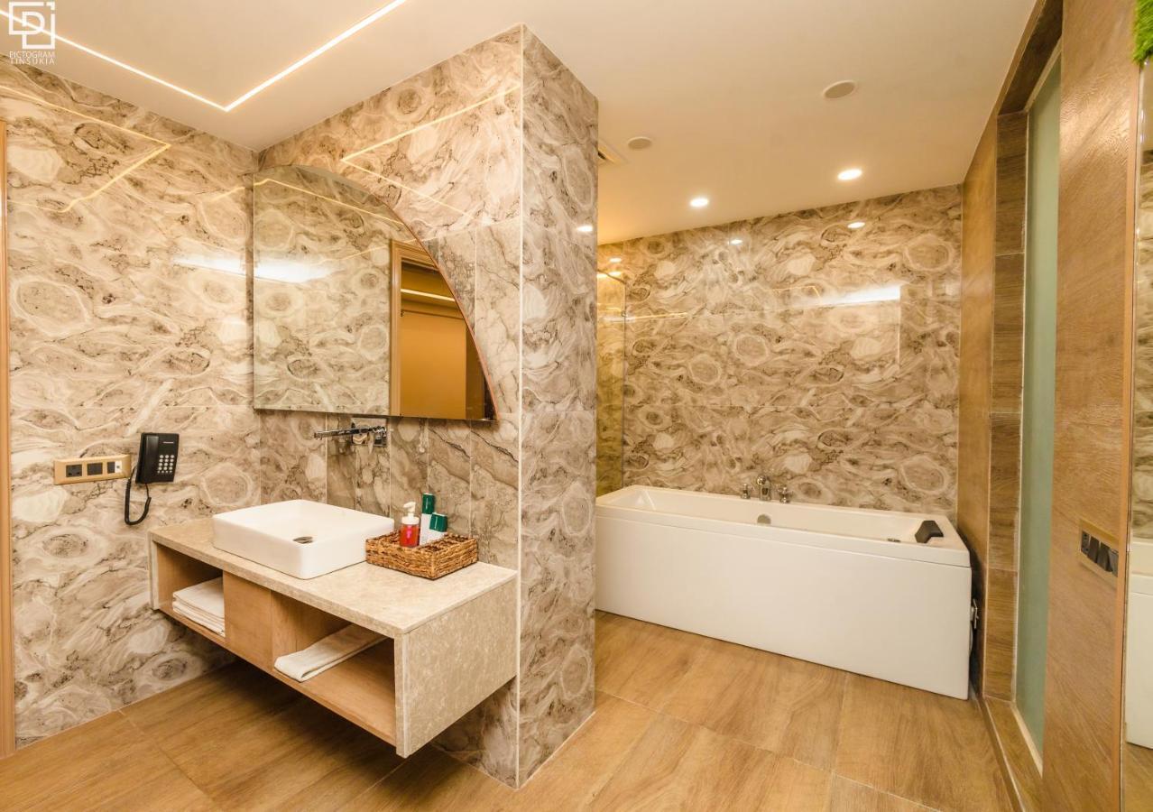 Hotel Mirana , Tinsukia Bagian luar foto